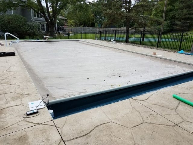 leakalyzer in pool with cover on