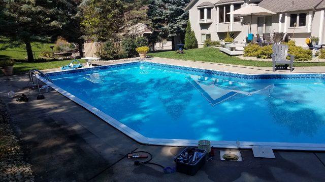 Pool with leak detection equipment